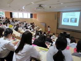 安田女子大学で講義を行いました